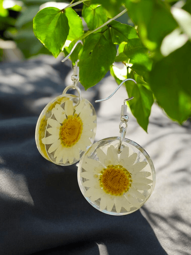 Daisy Dangle Earrings 